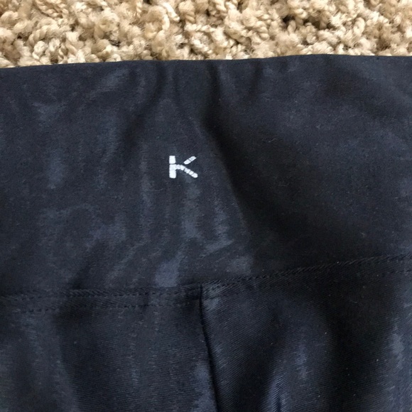 ✨🖤🔥BLACK KORAL LEGGINGS🔥🖤✨ - Picture 3 of 4